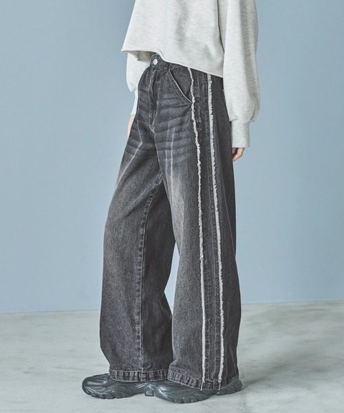 LAKOLE（ラコレ）の「サイドラインフリンジデニム / 290756（デニムパンツ・レディース・ライトブルー/ブラック/ブルー・SMALL/MEDIUM/LARGE）」の11枚目の写真