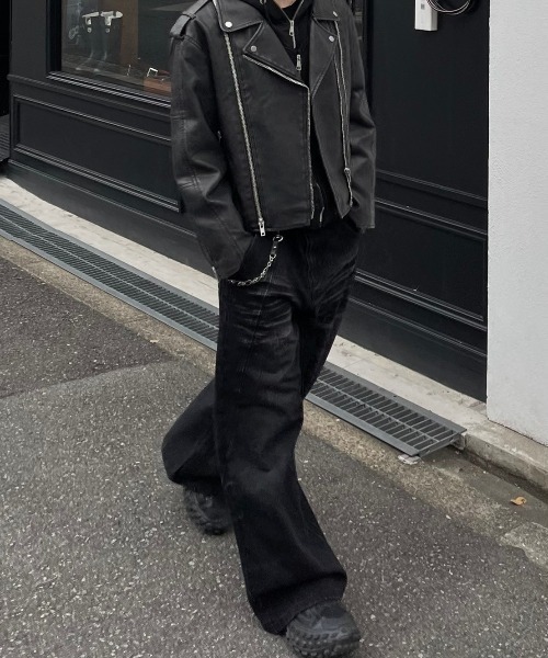 Chikashitsu +(チカシツプラス)の「【Chikashitsu +】curve stitch wide denim pants / 【チカシツプラス】カーブステッチワイドデニムパンツ(デニムパンツ・メンズ・ブラック・S/M/L)」の8枚目の写真