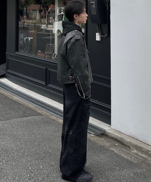 Chikashitsu +(チカシツプラス)の「【Chikashitsu +】curve stitch wide denim pants / 【チカシツプラス】カーブステッチワイドデニムパンツ(デニムパンツ・メンズ・ブラック・S/M/L)」の6枚目の写真