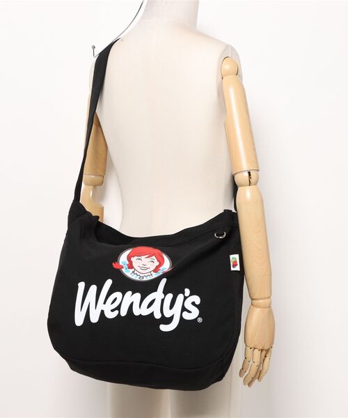 FRUIT OF THE LOOM(フルーツオブザルーム)の「Wendy`S NEWSPAPER BAG / ショルダーバッグ / ウェンディーズ / カジュアル / ロゴ / プリント / 大容量(ショルダーバッグ・レディース・ブラック/オフホワイト・FREE)」の6枚目の写真