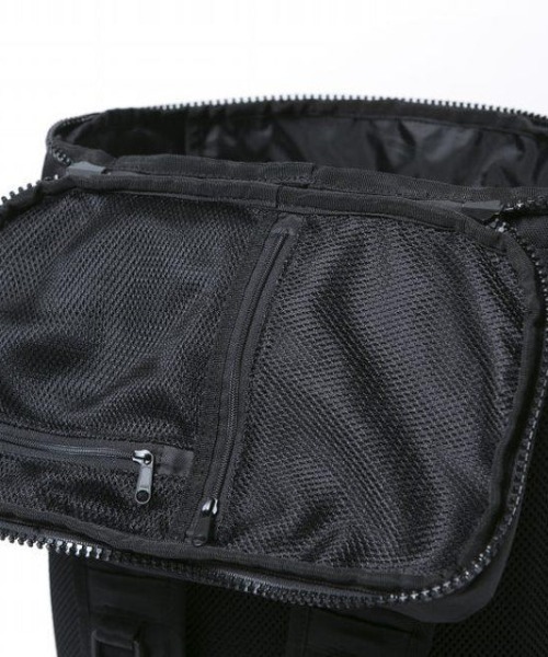 NEW ERA(ニューエラ)の「NEW ERA/ニューエラ バックパック ボックスパック 32L 14521371/14750940(バックパック/リュック・メンズ・ブラック・FREE)」の4枚目の写真