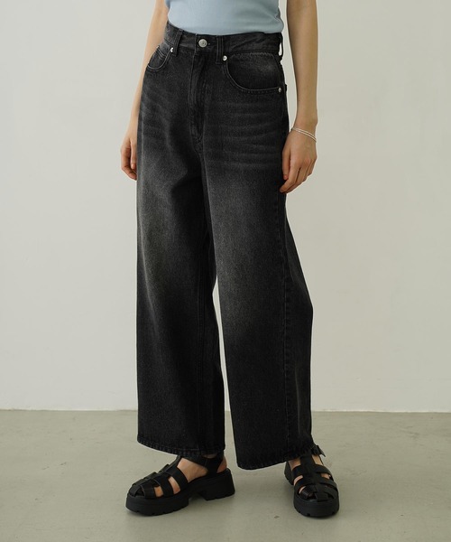 MILKFED.（ミルクフェド）の「COOPER HEART WIDE DENIM PANTS（デニムパンツ・レディース・ライトインディゴブルー/ブラック・S/M）」の2枚目の写真