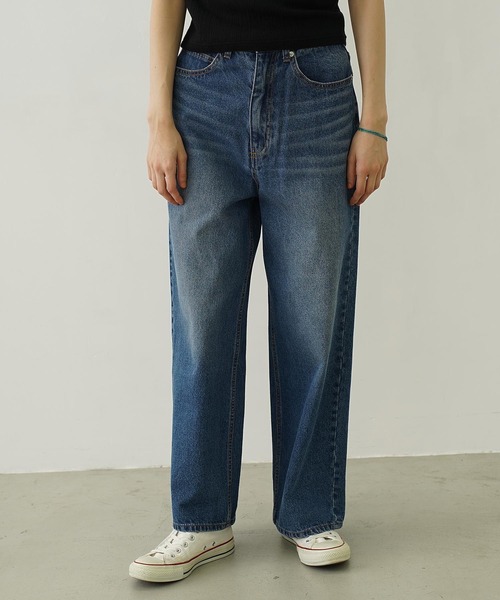 MILKFED.（ミルクフェド）の「COOPER HEART WIDE DENIM PANTS（デニムパンツ・レディース・ライトインディゴブルー/ブラック・S/M）」の3枚目の写真