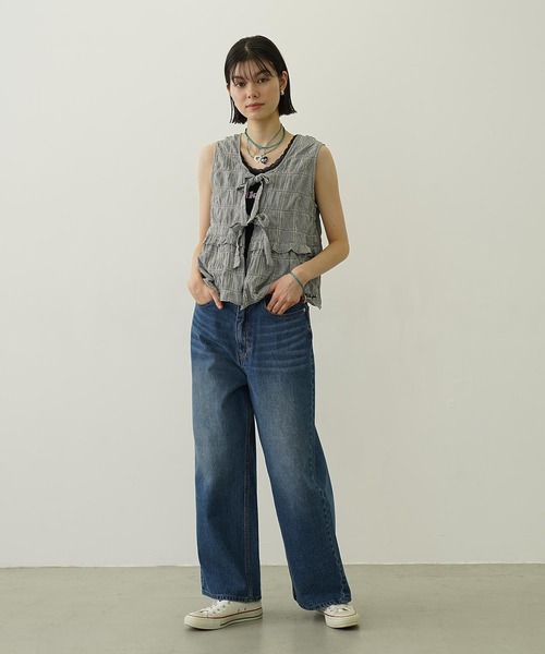 MILKFED.（ミルクフェド）の「COOPER HEART WIDE DENIM PANTS（デニムパンツ・レディース・ライトインディゴブルー/ブラック・S/M）」の6枚目の写真