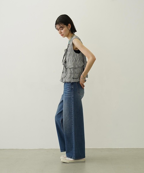 MILKFED.（ミルクフェド）の「COOPER HEART WIDE DENIM PANTS（デニムパンツ・レディース・ライトインディゴブルー/ブラック・S/M）」の7枚目の写真