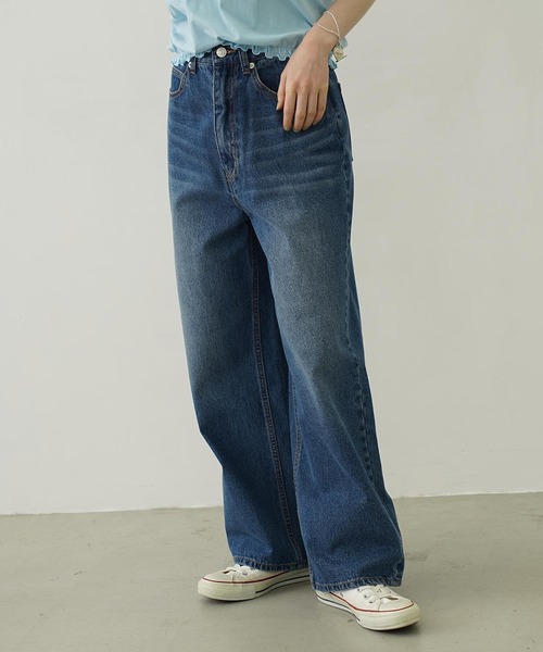 MILKFED.（ミルクフェド）の「COOPER HEART WIDE DENIM PANTS（デニムパンツ・レディース・ライトインディゴブルー/ブラック・S/M）」の12枚目の写真