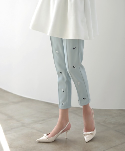 MERAKI（メラキ）の「フラワー刺繍パンツ（その他パンツ・レディース・ホワイト/ピンク/イエロー/ブルー・S/M/L）」の3枚目の写真