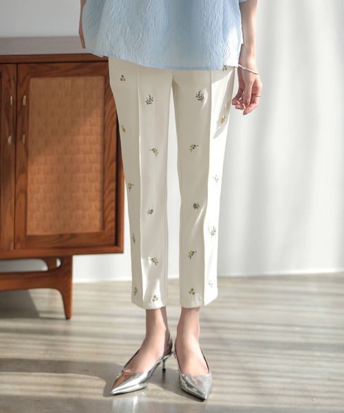 MERAKI（メラキ）の「フラワー刺繍パンツ（その他パンツ・レディース・ホワイト/ピンク/イエロー/ブルー・S/M/L）」の5枚目の写真