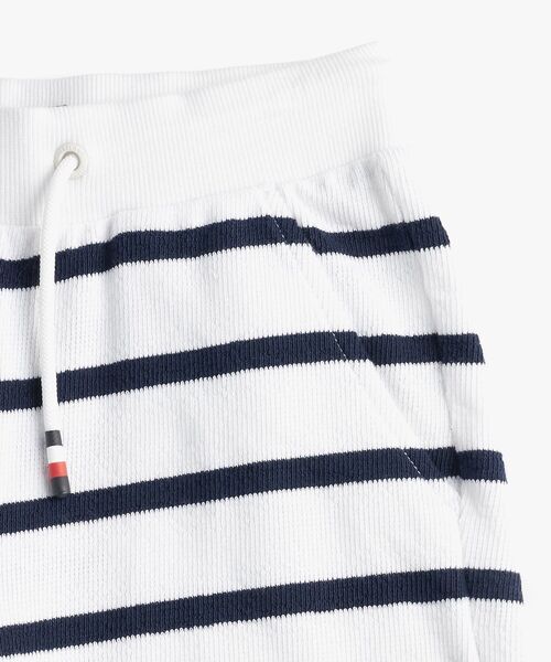 TOMMY HILFIGER(トミーヒルフィガー)の「BOYS スラブブルトンストライプショートパンツ(その他パンツ・キッズ・マルチ・140cm/150cm/160cm/130cm)」の6枚目の写真