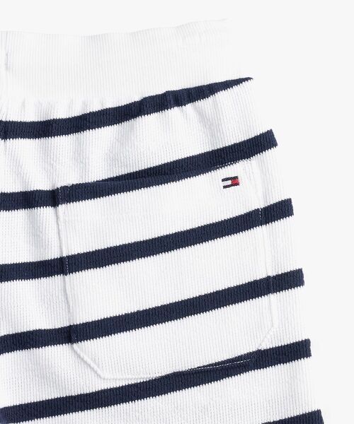 TOMMY HILFIGER(トミーヒルフィガー)の「BOYS スラブブルトンストライプショートパンツ(その他パンツ・キッズ・マルチ・140cm/150cm/160cm/130cm)」の7枚目の写真