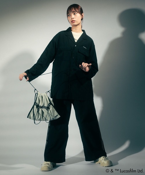 STAR WARS（スターウォーズ）の「STAR WARS/バックプリントシャツ（シャツ/ブラウス・レディース・ブラック/ベージュ・FREE）」の4枚目の写真