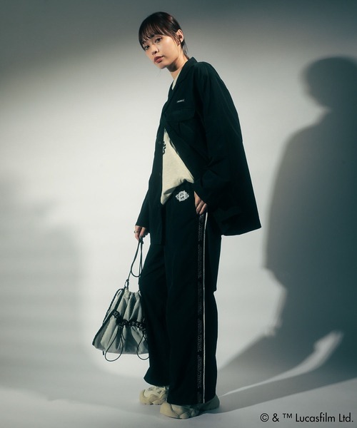 STAR WARS（スターウォーズ）の「STAR WARS/バックプリントシャツ（シャツ/ブラウス・レディース・ブラック/ベージュ・FREE）」の5枚目の写真