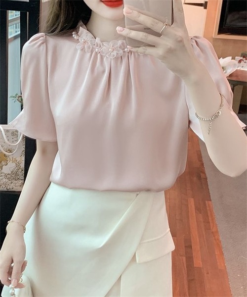 FREE STYLISTS（フリー スタイリスト）の「パールと立体花付け　フリルネックブラウス（シャツ/ブラウス・レディース・ホワイト/ライトグリーン/ピンク・S/L/M）」の13枚目の写真