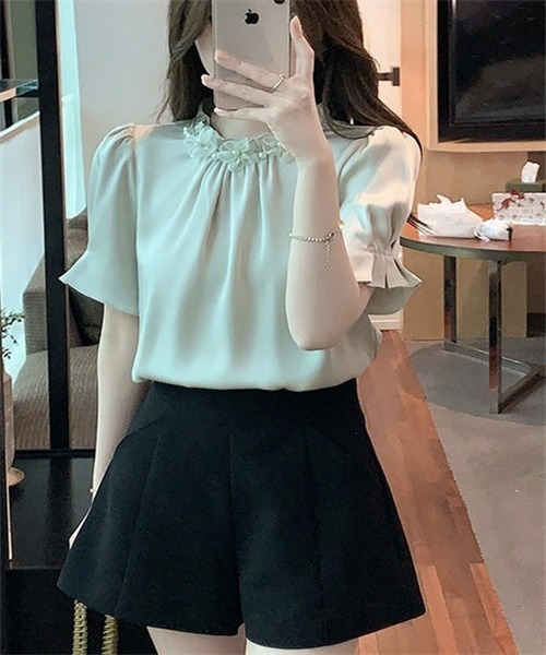 FREE STYLISTS（フリー スタイリスト）の「パールと立体花付け　フリルネックブラウス（シャツ/ブラウス・レディース・ホワイト/ライトグリーン/ピンク・S/L/M）」の11枚目の写真