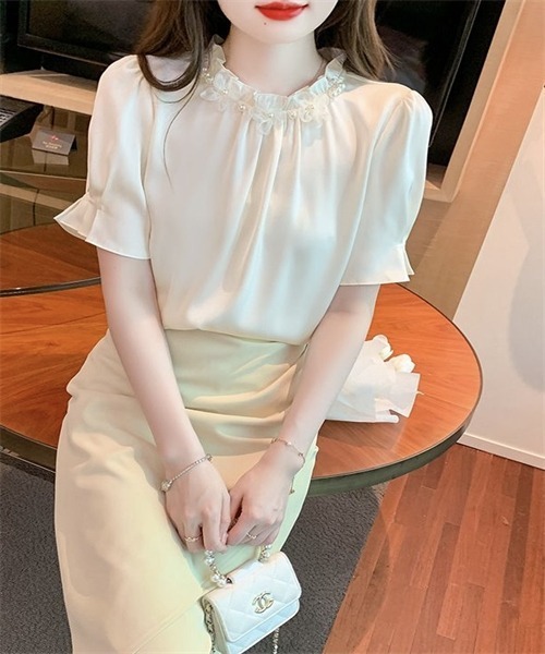 FREE STYLISTS（フリー スタイリスト）の「パールと立体花付け　フリルネックブラウス（シャツ/ブラウス・レディース・ホワイト/ライトグリーン/ピンク・S/L/M）」の7枚目の写真