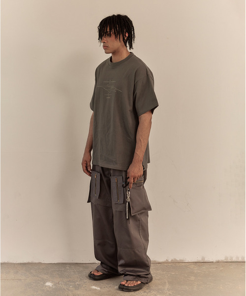 LIBERE(リベーレ)の「LIBERE リベーレ / LR LOGO T-SHIRT ロゴグラフィックプリントビッグシルエットTシャツ / 251214-251215-251216(Tシャツ/カットソー・メンズ・チャコール/ブラック/ホワイト・SMALL/LARGE/MEDIUM)」の16枚目の写真