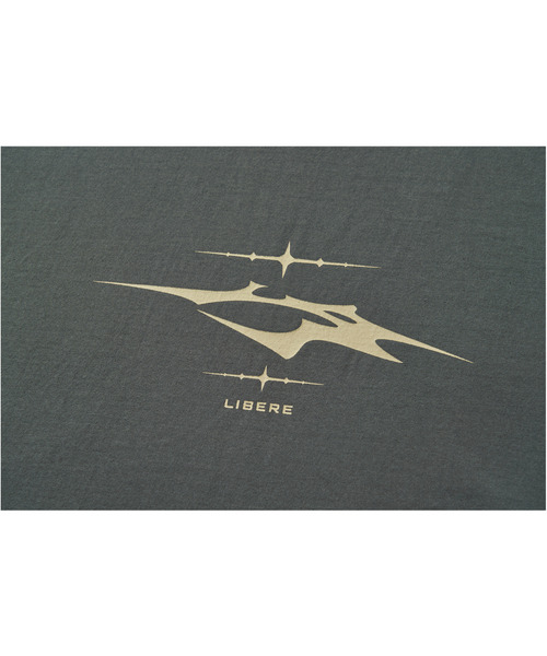 LIBERE(リベーレ)の「LIBERE リベーレ / LR LOGO T-SHIRT ロゴグラフィックプリントビッグシルエットTシャツ / 251214-251215-251216(Tシャツ/カットソー・メンズ・チャコール/ブラック/ホワイト・SMALL/LARGE/MEDIUM)」の7枚目の写真