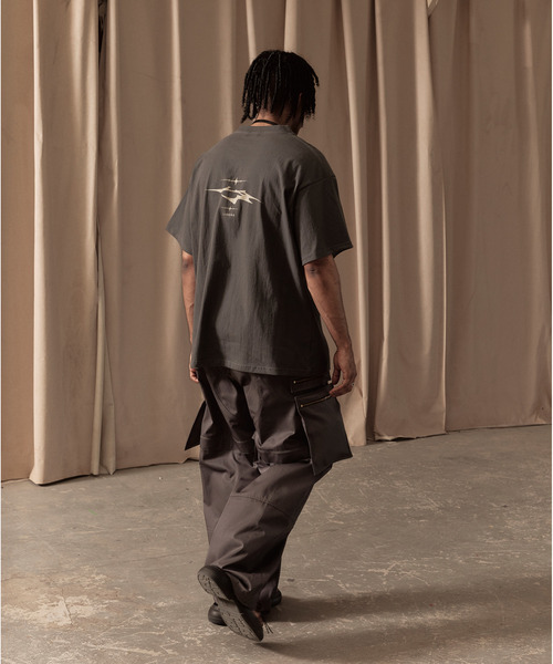 LIBERE(リベーレ)の「LIBERE リベーレ / LR LOGO T-SHIRT ロゴグラフィックプリントビッグシルエットTシャツ / 251214-251215-251216(Tシャツ/カットソー・メンズ・チャコール/ブラック/ホワイト・SMALL/LARGE/MEDIUM)」の5枚目の写真