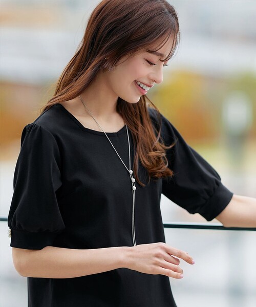 Tiaclasse(ティアクラッセ)の「「サマさまカットソー」パール付きパフスリーブトップス(Tシャツ/カットソー・レディース・ブラック/ターコイズブルー/グレイッシュベージュ・L/M)」の18枚目の写真