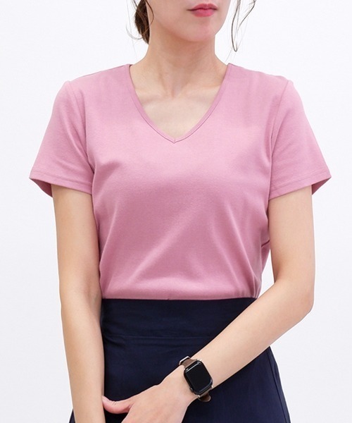 CLOTHY(クロシィ)の「【柔らかな綿100%フライス素材】ベーシックVネック半袖Tシャツ(Tシャツ/カットソー・レディース・ブラック/ホワイト/ネイビー/パープル/グレー/オフホワイト/カーキ/イエロー/ピンク/チャコールグレー/ローズ/ブルー/モカ・MEDIUM/LARGE/X-LARGE/SMALL/XX-LARGE)」の13枚目の写真