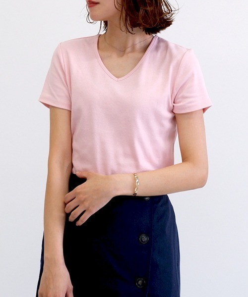 CLOTHY(クロシィ)の「【柔らかな綿100%フライス素材】ベーシックVネック半袖Tシャツ(Tシャツ/カットソー・レディース・ブラック/ホワイト/ネイビー/パープル/グレー/オフホワイト/カーキ/イエロー/ピンク/チャコールグレー/ローズ/ブルー/モカ・MEDIUM/LARGE/X-LARGE/SMALL/XX-LARGE)」の12枚目の写真
