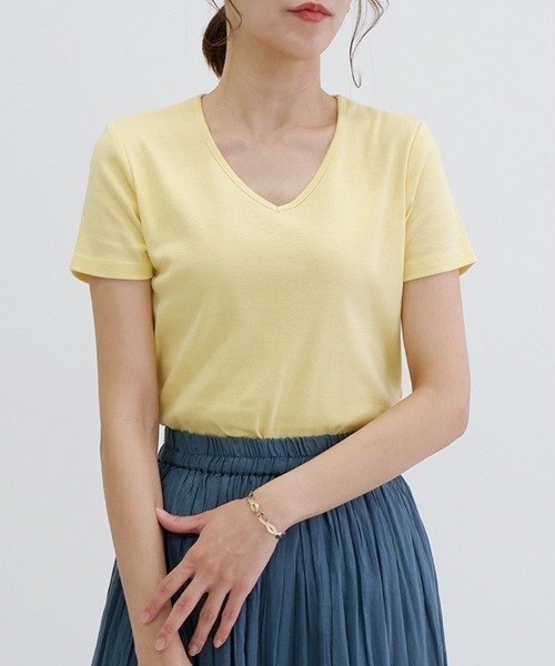 CLOTHY(クロシィ)の「【柔らかな綿100%フライス素材】ベーシックVネック半袖Tシャツ(Tシャツ/カットソー・レディース・ブラック/ホワイト/ネイビー/パープル/グレー/オフホワイト/カーキ/イエロー/ピンク/チャコールグレー/ローズ/ブルー/モカ・MEDIUM/LARGE/X-LARGE/SMALL/XX-LARGE)」の11枚目の写真