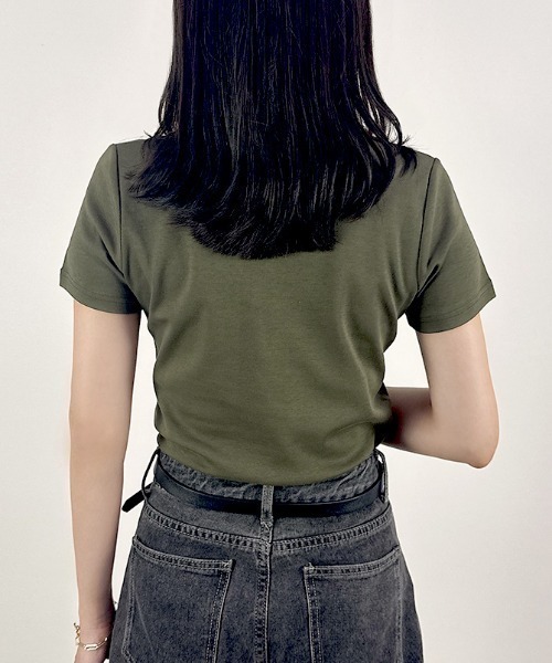 CLOTHY(クロシィ)の「【柔らかな綿100%フライス素材】ベーシックVネック半袖Tシャツ(Tシャツ/カットソー・レディース・ブラック/ホワイト/ネイビー/パープル/グレー/オフホワイト/カーキ/イエロー/ピンク/チャコールグレー/ローズ/ブルー/モカ・MEDIUM/LARGE/X-LARGE/SMALL/XX-LARGE)」の17枚目の写真
