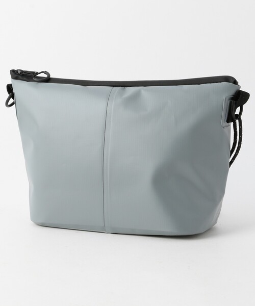 POLeR(ポーラー)の「POLeR/ポーラー HIGH&DRY PVC SACOCHE(ショルダーバッグ・メンズ・ベージュ/グレー・ONE SIZE)」の10枚目の写真