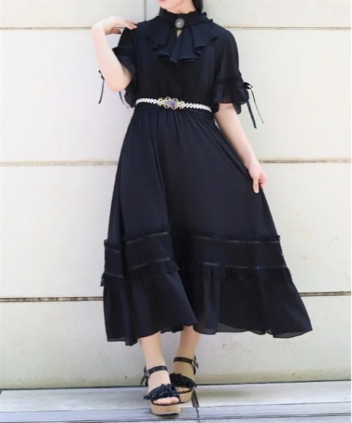 axes femme（アクシーズファム）の「カメオ付フレア袖ワンピース（ワンピース・レディース・ブラック/キナリ/ミント・FREE）」の2枚目の写真