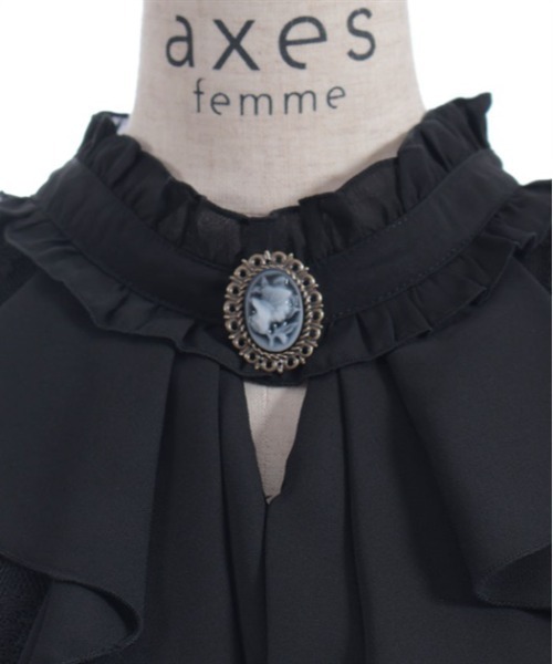 カメオ付フレア袖ワンピース axes femme カメオ付フレア袖ワンピース｜アクシーズファムの通販｜&mall