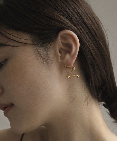 United store(ユナイテッドストア)の「ウェーブフックピアス【金属アレルギー対応】(ピアス(両耳用)・レディース・シルバー/ゴールド・FREE)」の1枚目の写真