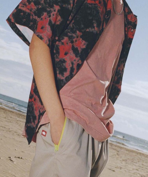 VANS(バンズ)の「BEACH GETAWAY ウォッシュドアウト Tシャツ(Tシャツ/カットソー・メンズ・ピンク/グリーン・SMALL/X-SMALL/MEDIUM/LARGE/X-LARGE/XX-LARGE)」の17枚目の写真
