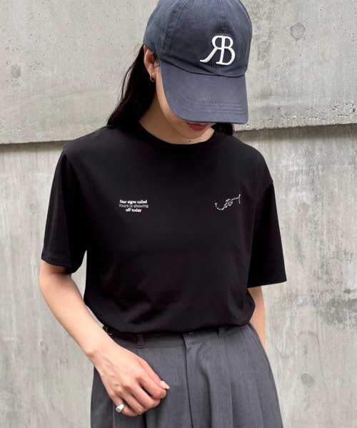 COLONY 2139(コロニートゥーワンスリーナイン)の「W刺繍星座Tシャツ(Tシャツ/カットソー・レディース・ホワイト/ブラック/カーキ・FREE)」の2枚目の写真