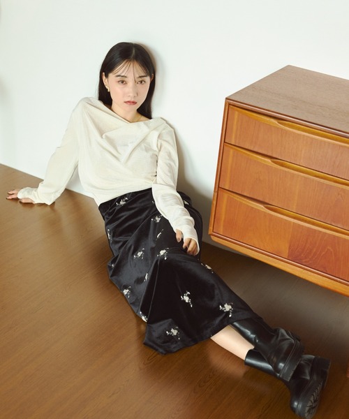 VANNIE U(ヴァニーユー)の「フラワー刺繍ベロアナロースカート(スカート・レディース・ブラック・S/M)」の13枚目の写真
