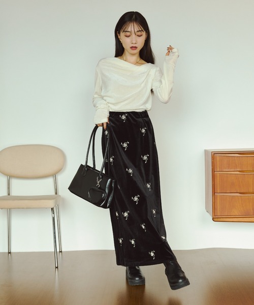 フラワー刺繍ベロアナロースカート（スカート）｜VANNIE U