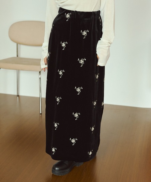 VANNIE U(ヴァニーユー)の「フラワー刺繍ベロアナロースカート(スカート・レディース・ブラック・S/M)」の7枚目の写真