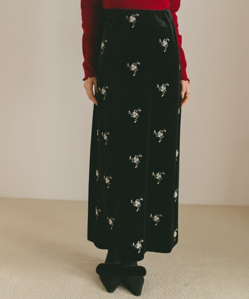 VANNIE U(ヴァニーユー)の「フラワー刺繍ベロアナロースカート(スカート・レディース・ブラック・S/M)」の15枚目の写真