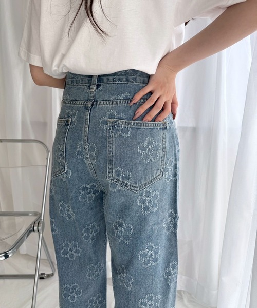 cuorequal（クオレコール）の「ビジューフラワーモチーフデニムパンツ（デニムパンツ・レディース・ブルー/ネイビー・MEDIUM）」の8枚目の写真