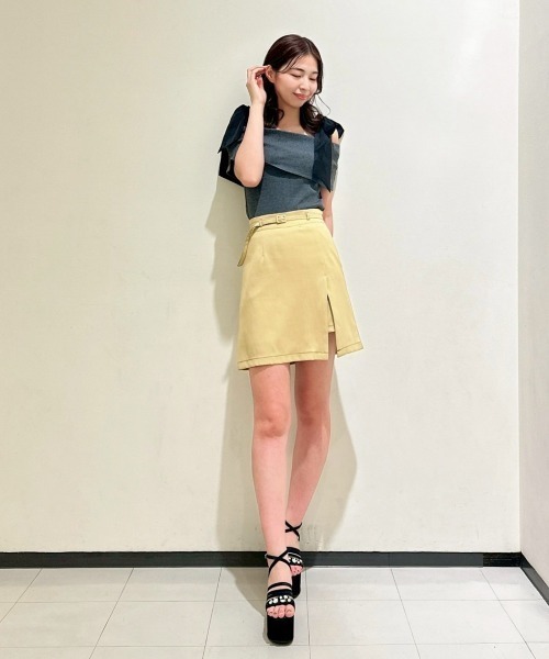 REDYAZEL（レディアゼル）の「コントラストステッチミニスカート（スカート・レディース・イエロー/ブルー/ブラック・SMALL/MEDIUM）」の10枚目の写真