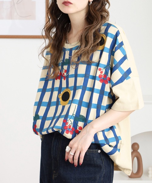 Emago(イマゴ)の「EMAGO チェックプリント刺繍T(Tシャツ/カットソー・レディース・ブラック/アイボリー/ネイビー・FREE)」の21枚目の写真