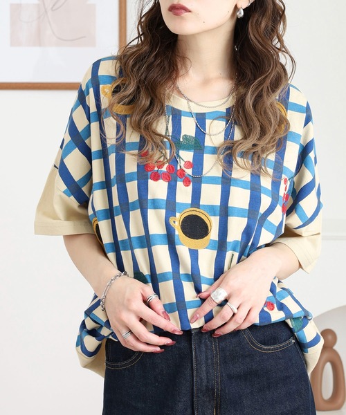 Emago(イマゴ)の「EMAGO チェックプリント刺繍T(Tシャツ/カットソー・レディース・ブラック/アイボリー/ネイビー・FREE)」の20枚目の写真