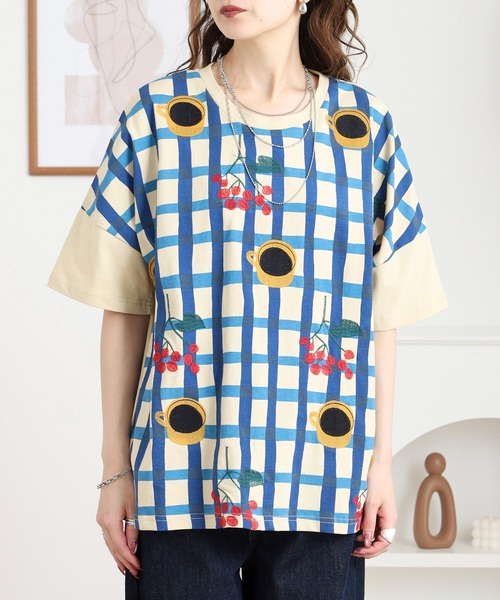 Emago(イマゴ)の「EMAGO チェックプリント刺繍T(Tシャツ/カットソー・レディース・ブラック/アイボリー/ネイビー・FREE)」の13枚目の写真