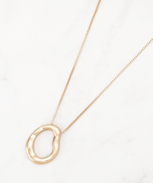 SHOO・LA・RUE（シューラルー）の「つやなしオープンループネックレス（ネックレス・レディース・ゴールド/シルバー・00）」の2枚目の写真