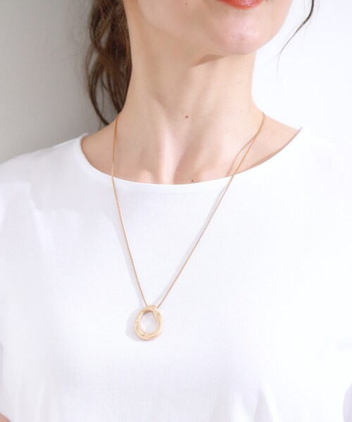 SHOO・LA・RUE（シューラルー）の「つやなしオープンループネックレス（ネックレス・レディース・ゴールド/シルバー・00）」の3枚目の写真