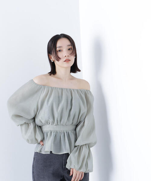NATURAL BEAUTY BASIC(ナチュラルビューティーベーシック)の「◇シアーギャザーペプラムブラウス(シャツ/ブラウス・レディース・ライトグリーン/ベージュ/チャコールグレー・MEDIUM/SMALL)」の3枚目の写真