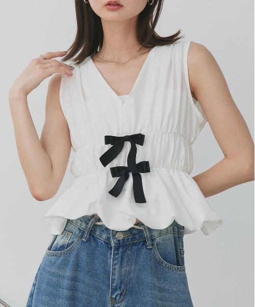 ad thie(アドティエ)の「リボンデザイン ノースリーブ ペプラムブラウス(シャツ/ブラウス・レディース・オフホワイト・FREE)」の1枚目の写真