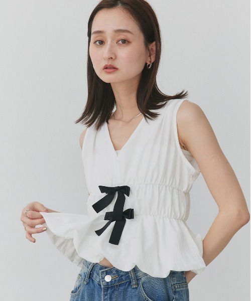 ad thie(アドティエ)の「リボンデザイン ノースリーブ ペプラムブラウス(シャツ/ブラウス・レディース・オフホワイト・FREE)」の5枚目の写真