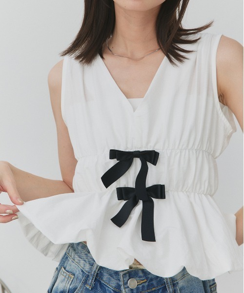 ad thie(アドティエ)の「リボンデザイン ノースリーブ ペプラムブラウス(シャツ/ブラウス・レディース・オフホワイト・FREE)」の6枚目の写真