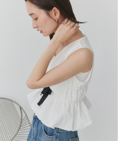 ad thie(アドティエ)の「リボンデザイン ノースリーブ ペプラムブラウス(シャツ/ブラウス・レディース・オフホワイト・FREE)」の8枚目の写真