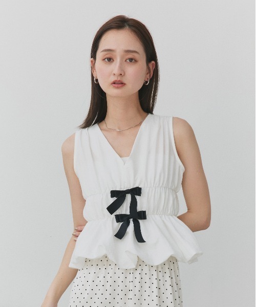 ad thie(アドティエ)の「リボンデザイン ノースリーブ ペプラムブラウス(シャツ/ブラウス・レディース・オフホワイト・FREE)」の11枚目の写真